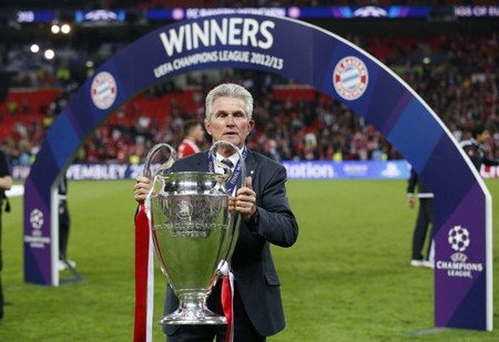 用他的右膝 用他的右膝